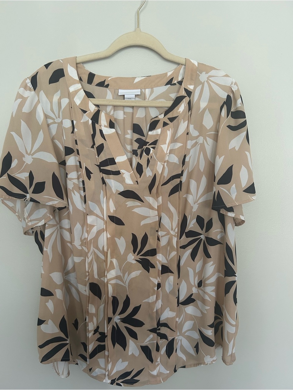 Liz Claiborne Beige Black White Floral V-Neck Blouse Black & White Leaves XXL